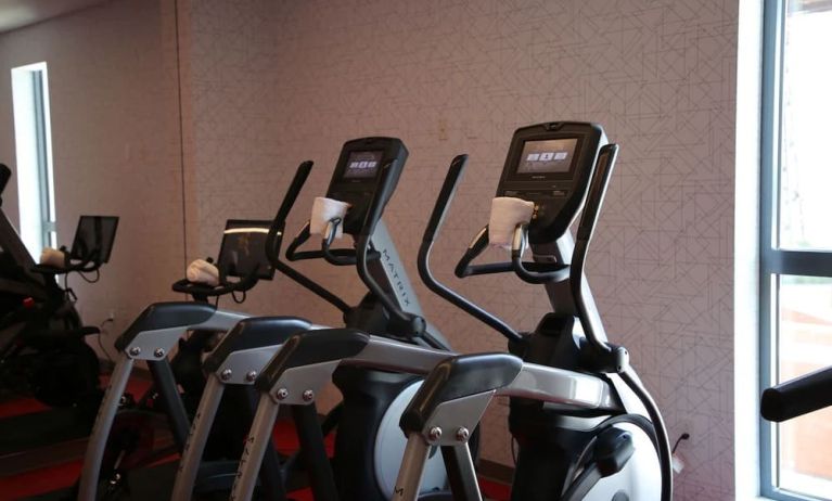 Well-equipped fitness center at Graduate New York.