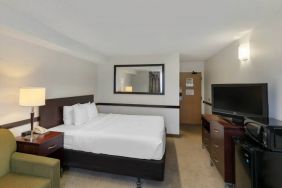 Quality Hotel & Suites Montreal East