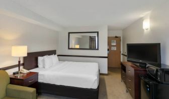 Quality Hotel & Suites Montreal East