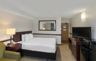 Quality Hotel & Suites Montreal East, Anjou