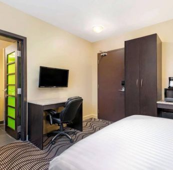 La Quinta Inn & Suites By Wyndham Oshawa