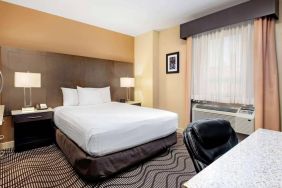 La Quinta Inn & Suites By Wyndham Oshawa