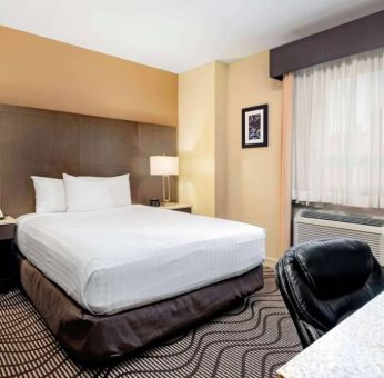 La Quinta Inn & Suites By Wyndham Oshawa