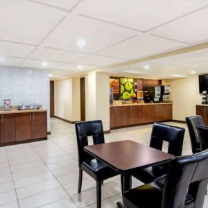 La Quinta Inn & Suites By Wyndham Oshawa