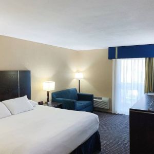 Day use room with natural light at The Pacific Inn.