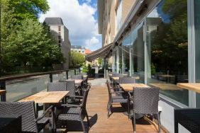 Pretty outdoor terrace ideal as a coworking space at Hilton Garden Inn Bristol City Centre.