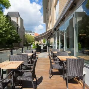 Pretty outdoor terrace ideal as a coworking space at Hilton Garden Inn Bristol City Centre.