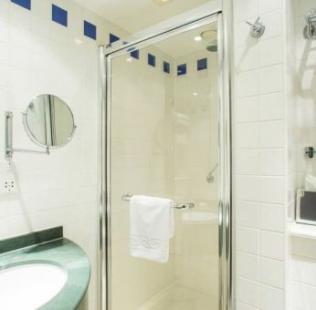 Private guest bathroom with shower at Hilton Garden Inn Glasgow City Centre.