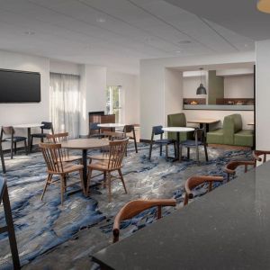 Dining and coworking space at Fairfield Inn & Suites by Marriott Baltimore BWI Airport.