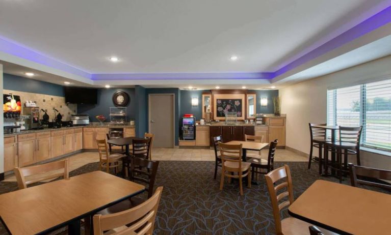 Dining area at AmericInn By Wyndham Sioux Falls North.