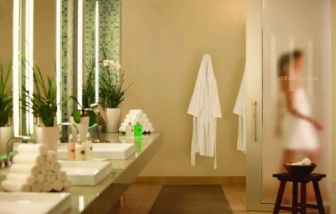 Private guest bathroom at Fairmont Chicago at Millennium Park.