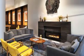 Lobby and coworking space with fire place at Le Méridien Columbus, The Joseph.