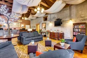 Lobby and coworking space at Comfort Inn Pomona Near Fairplex.