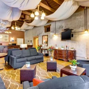 Lobby and coworking space at Comfort Inn Pomona Near Fairplex.