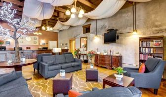 Lobby and coworking space at Comfort Inn Pomona Near Fairplex.