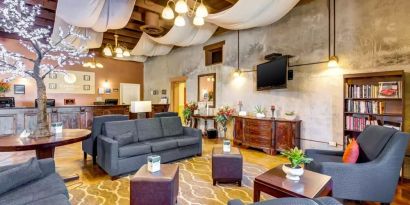 Lobby and coworking space at Comfort Inn Pomona Near Fairplex.