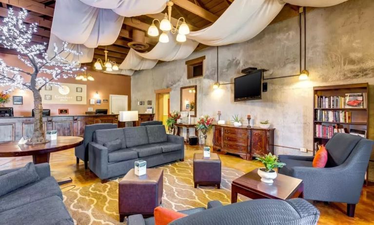 Lobby and coworking space at Comfort Inn Pomona Near Fairplex.