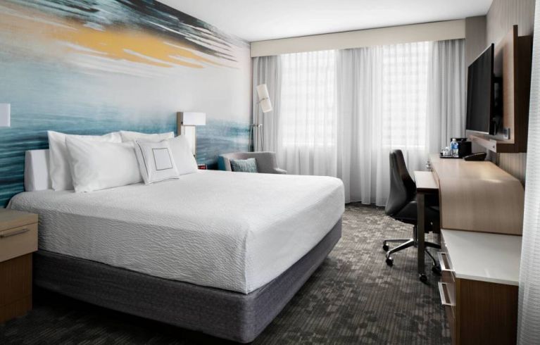 Courtyard By Marriott Edmonton Downtown - Edmonton Day Use Rooms ...