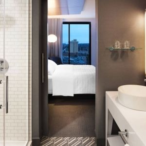 Private guest bathroom with shower at Le Méridien Columbus, The Joseph.