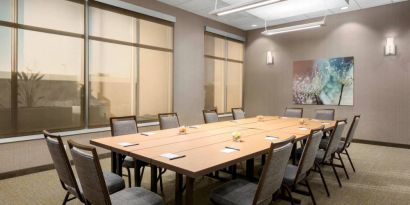 Professional meeting room at Springhill Suites By Marriott Belmont / Redwood Shores.