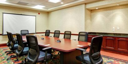 Professional meeting room at Hilton Garden Inn Toronto/Burlington.