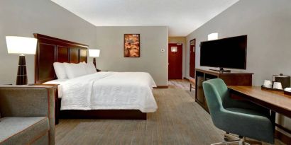 Day use room with work desk and sofa at Hampton Inn & Suites Alexandria.