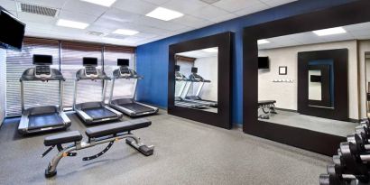 Fitness center at Hampton Inn & Suites Alexandria.