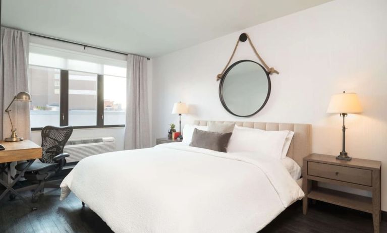 Spacious day room with business desk at Hilton Garden Inn New York/Tribeca.