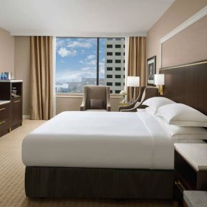 Hilton Indianapolis Hotel & Suites