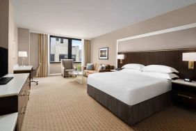 Hilton Indianapolis Hotel & Suites