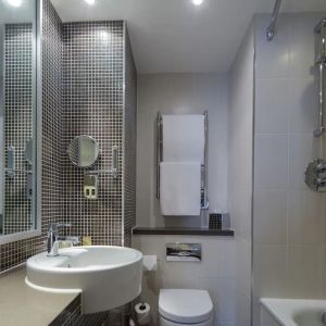 Guest bathroom with shower and bath at DoubleTree By Hilton Stratford-upon-Avon.