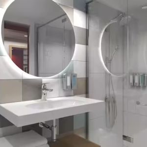 Guest bathroom with shower at Hampton By Hilton Budapest City Centre.