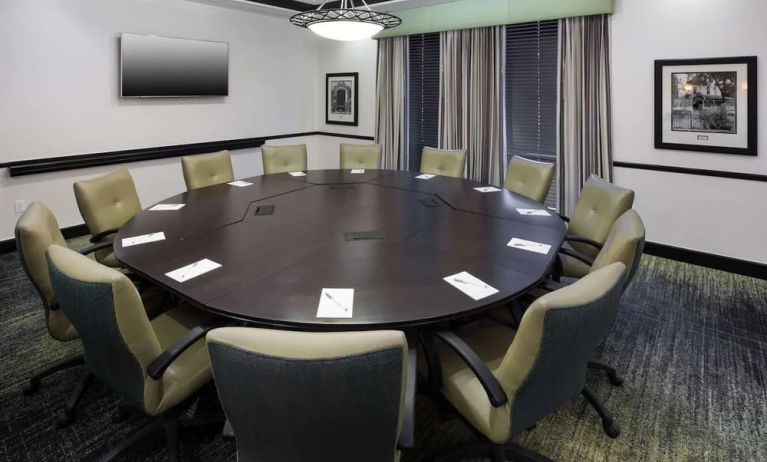 Professional meeting room at Hampton Inn & Suites Gainesville-Downtown.