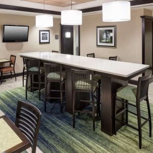 Dining and coworking space at Hampton Inn & Suites Gainesville-Downtown.