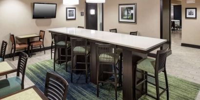 Dining and coworking space at Hampton Inn & Suites Gainesville-Downtown.