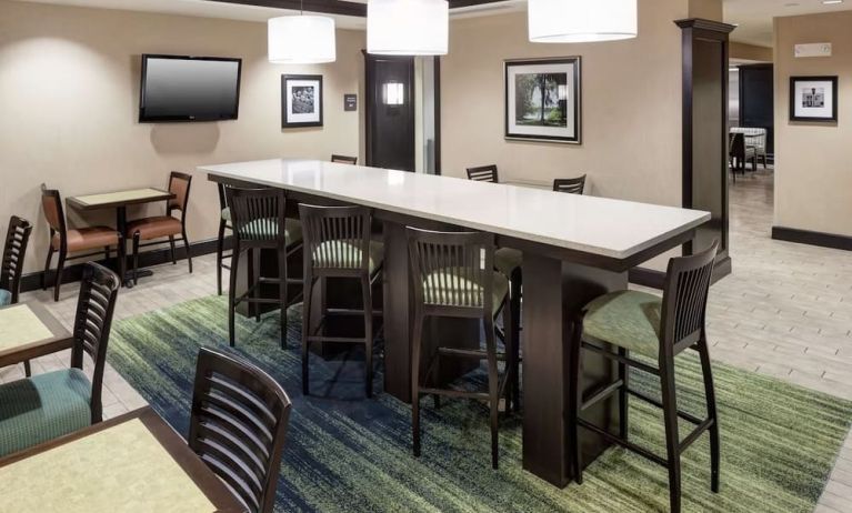 Dining and coworking space at Hampton Inn & Suites Gainesville-Downtown.