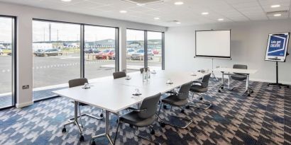 Professional meeting room at Hampton By Hilton Humberside Airport.