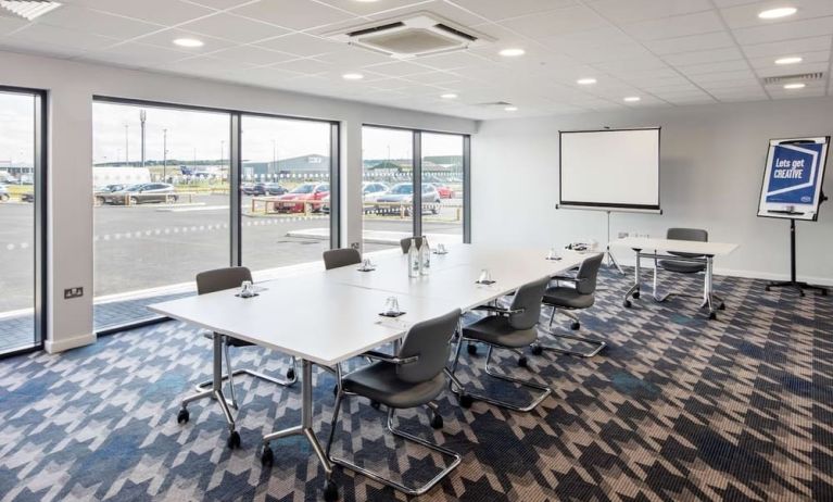 Professional meeting room at Hampton By Hilton Humberside Airport.