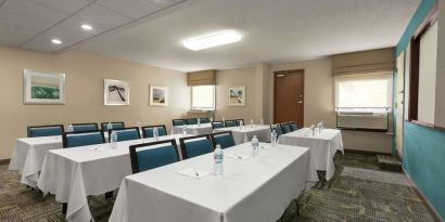 Professional meeting room at Hampton Inn Ft. Lauderdale-Cypress Creek.