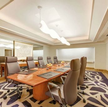 Professional meeting room at Hilton Los Angeles Airport.