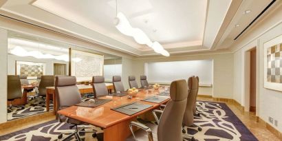 Professional meeting room at Hilton Los Angeles Airport.