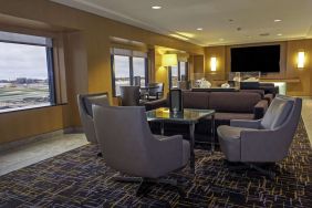 Lounge and coworking space at Hilton Los Angeles Airport.