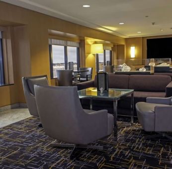 Lounge and coworking space at Hilton Los Angeles Airport.