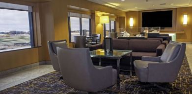 Lounge and coworking space at Hilton Los Angeles Airport.