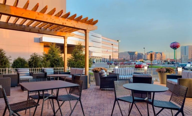 Lovely outdoor terrace and coworking space at Hampton Inn & Suites Rosemont Chicago O'Hare.