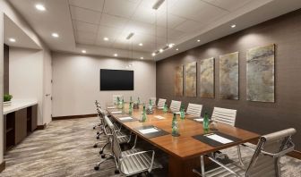 Professional meeting room at DoubleTree By Hilton Hartford - Bradley Airport.