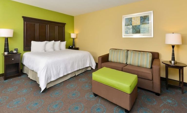 King bed with lounge area at Hampton Inn Iowa City/University Area.