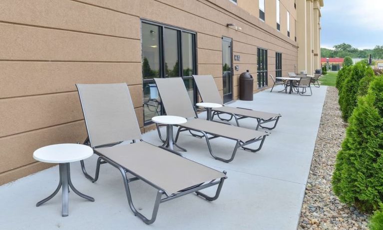 Outdoor chill area ideal for coworking at Hampton Inn Iowa City/University Area.