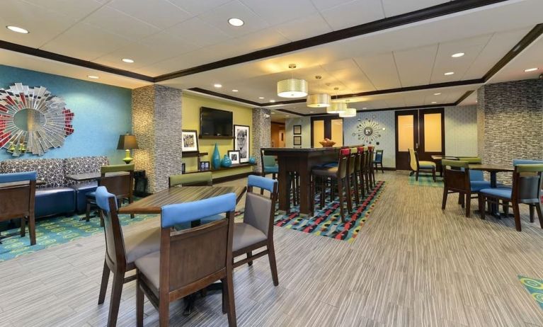 Dining and coworking space at Hampton Inn Iowa City/University Area.