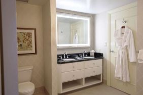 Spacious guest bathroom at Hilton Baton Rouge Capitol Center.